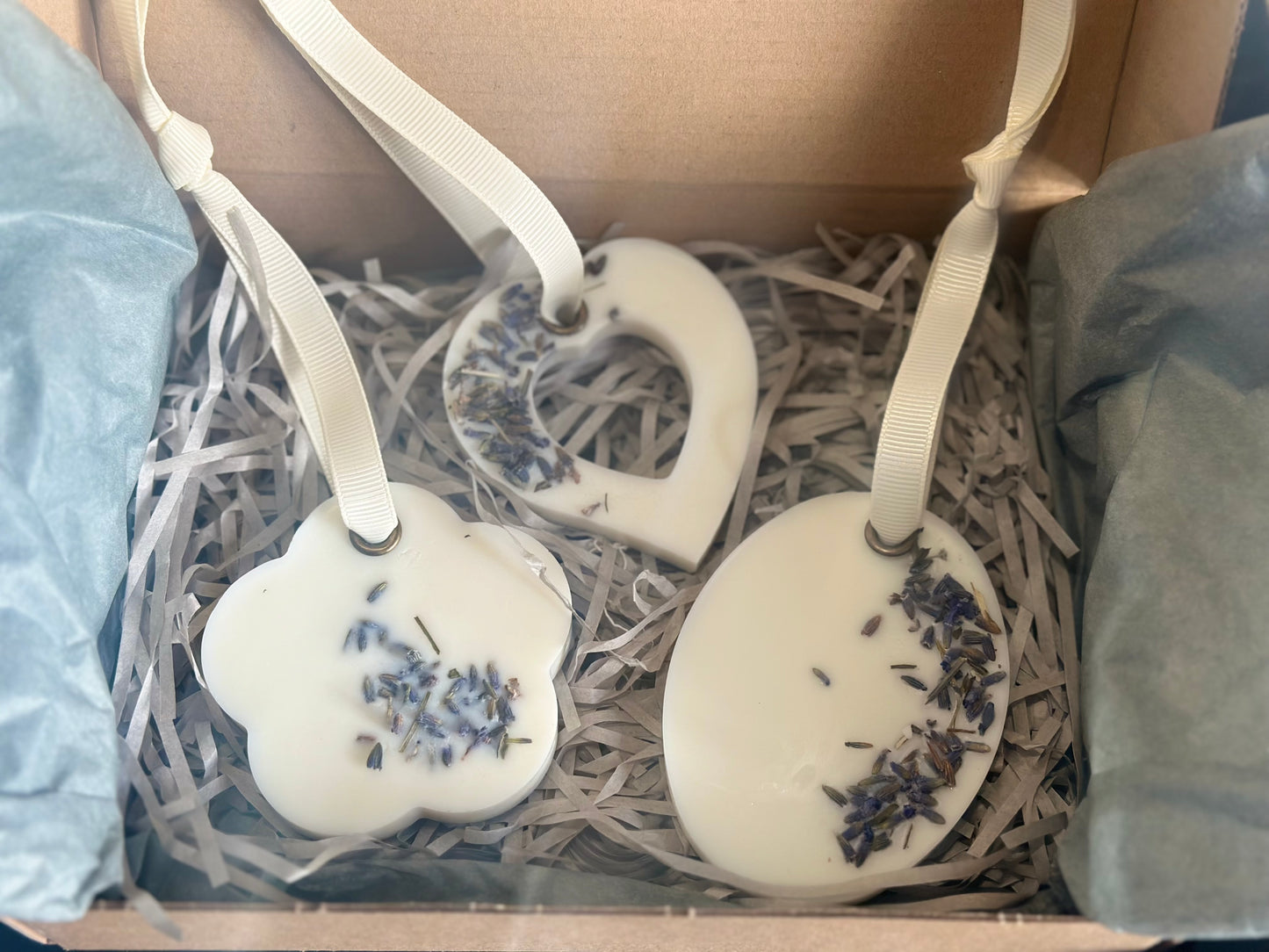 Three soy wax tablet air fresher wax melt in gift box with cream ribbed ribbon dried flowers