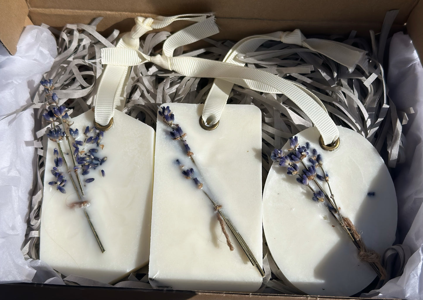 3 pack gift box hanging soy wax tablet air fresheners wardrobe dried flowers laveneed