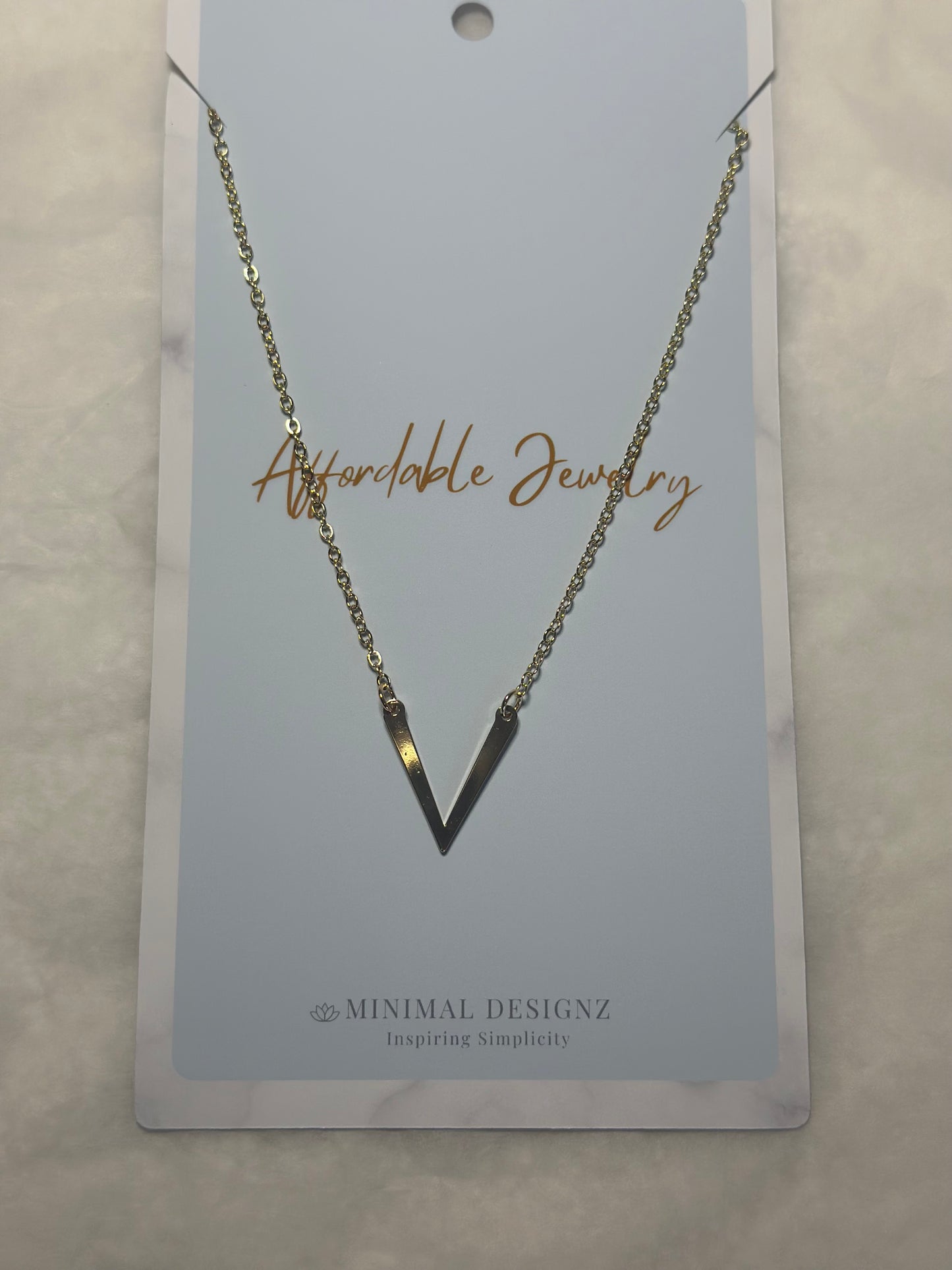 Minimal V necklace