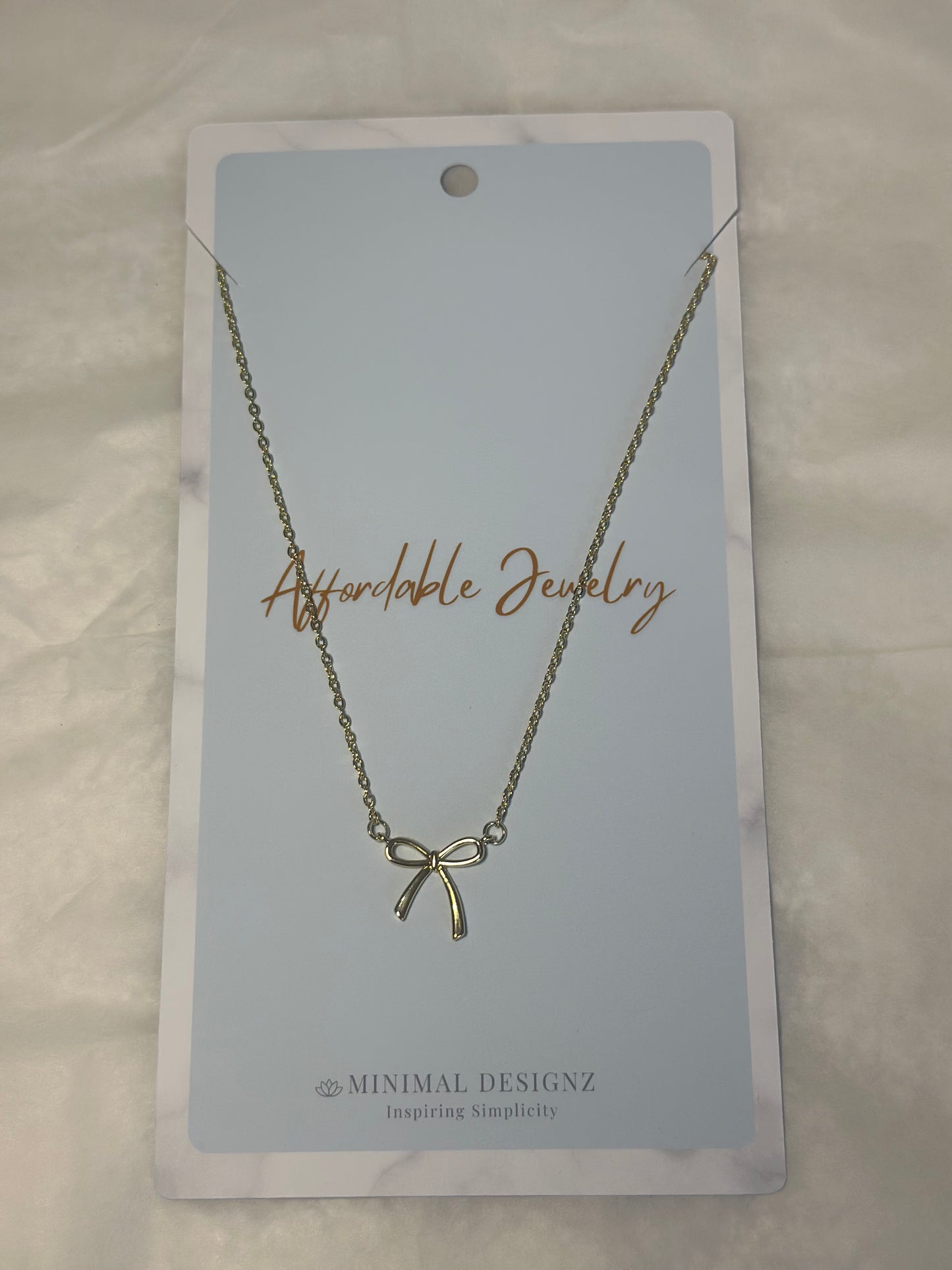 Bow necklace