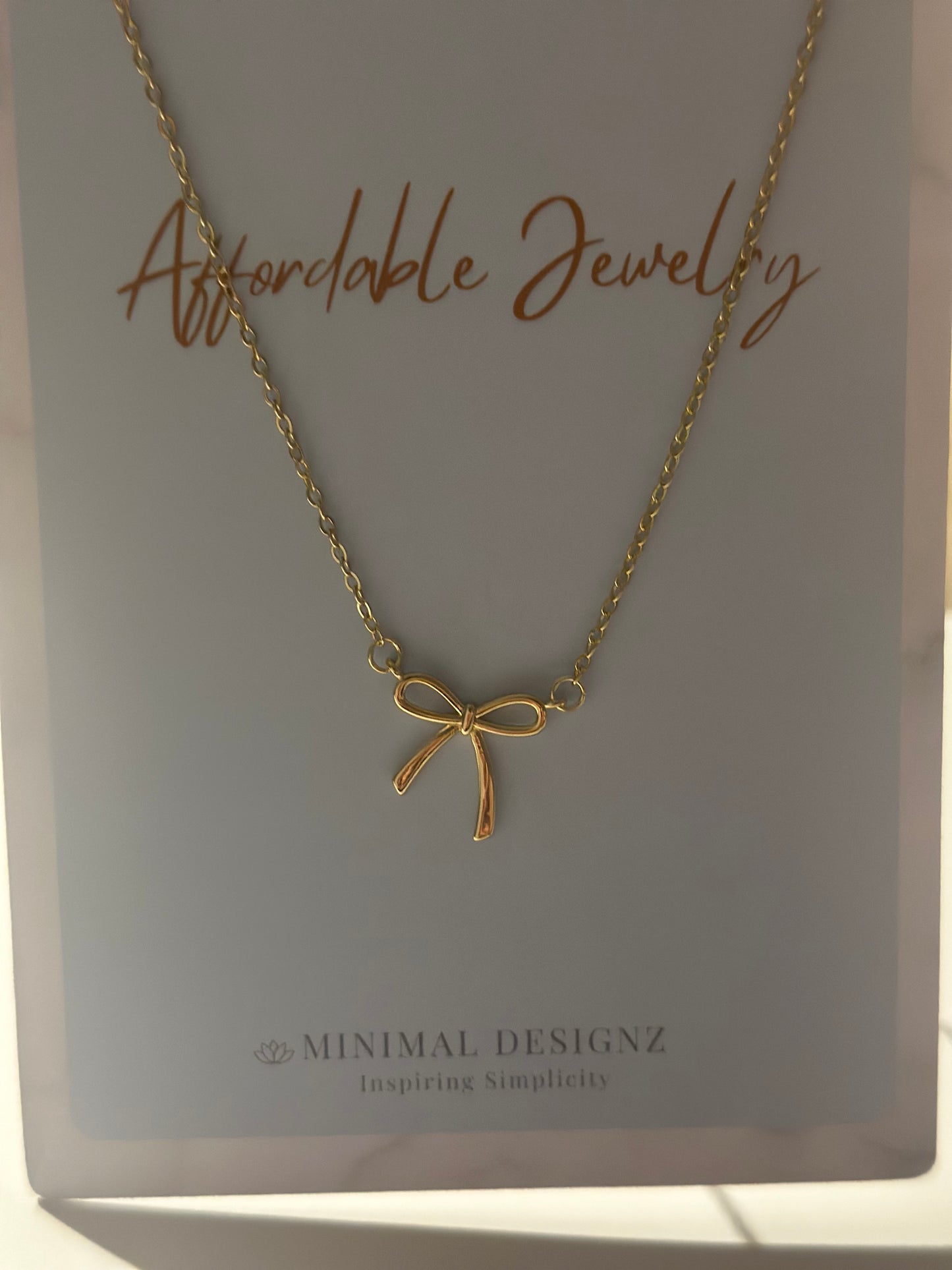 Bow necklace