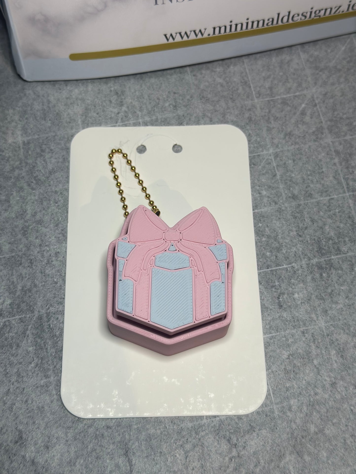 Gift box anxiety clicker